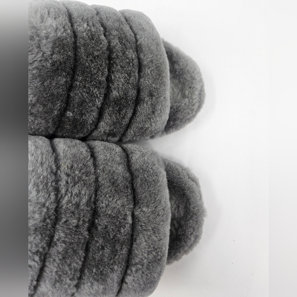 Ugg Womens Fur Slide Gray Fluff Yeah Sz 6 Sheepskin Elastic Heel Logo - Picture 10 of 12
